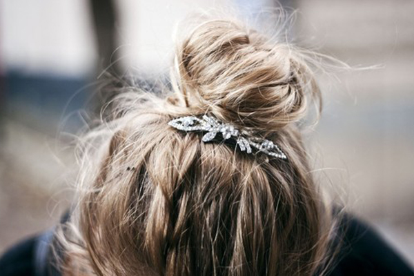 Wedding hair ideas - soft and loose updos with gold accessories