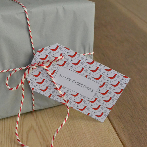 red robin gift tag and red and white bakers twine gift wrapping ideas